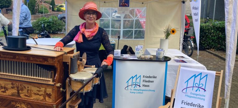 Jahrmarktsfest rund  um die Christuskirche in Kamp-Lintfort mit dem Friederike- Fliedner-Haus wurde eine Fest zum Motto Jahrmarkt gefeiert.